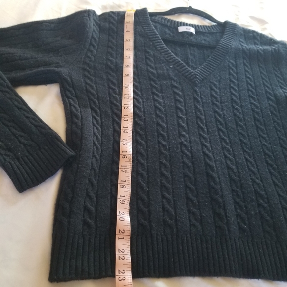 TNA | V-neck Cable Knit Sweater - Picture 7 of 8